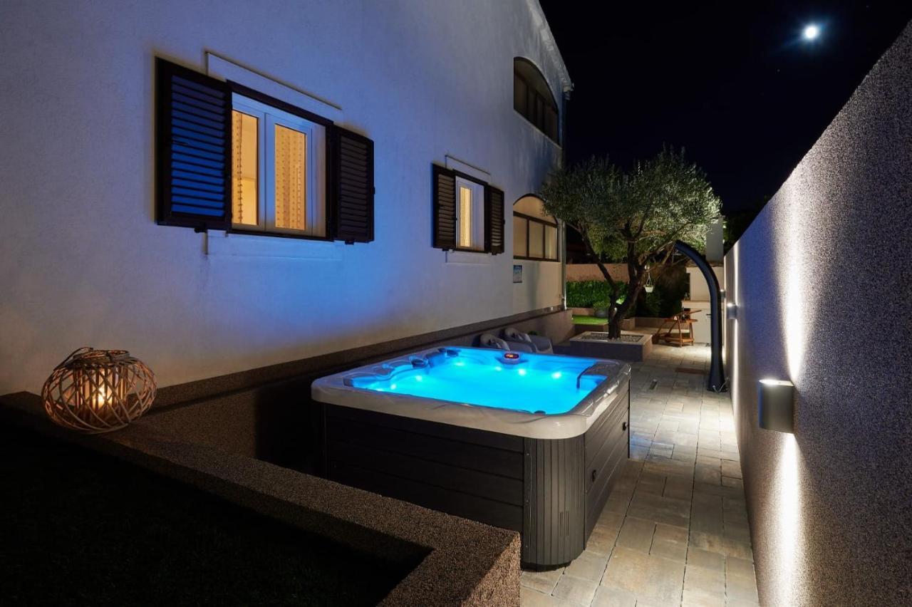 Villa Demonta Трогир Екстериор снимка