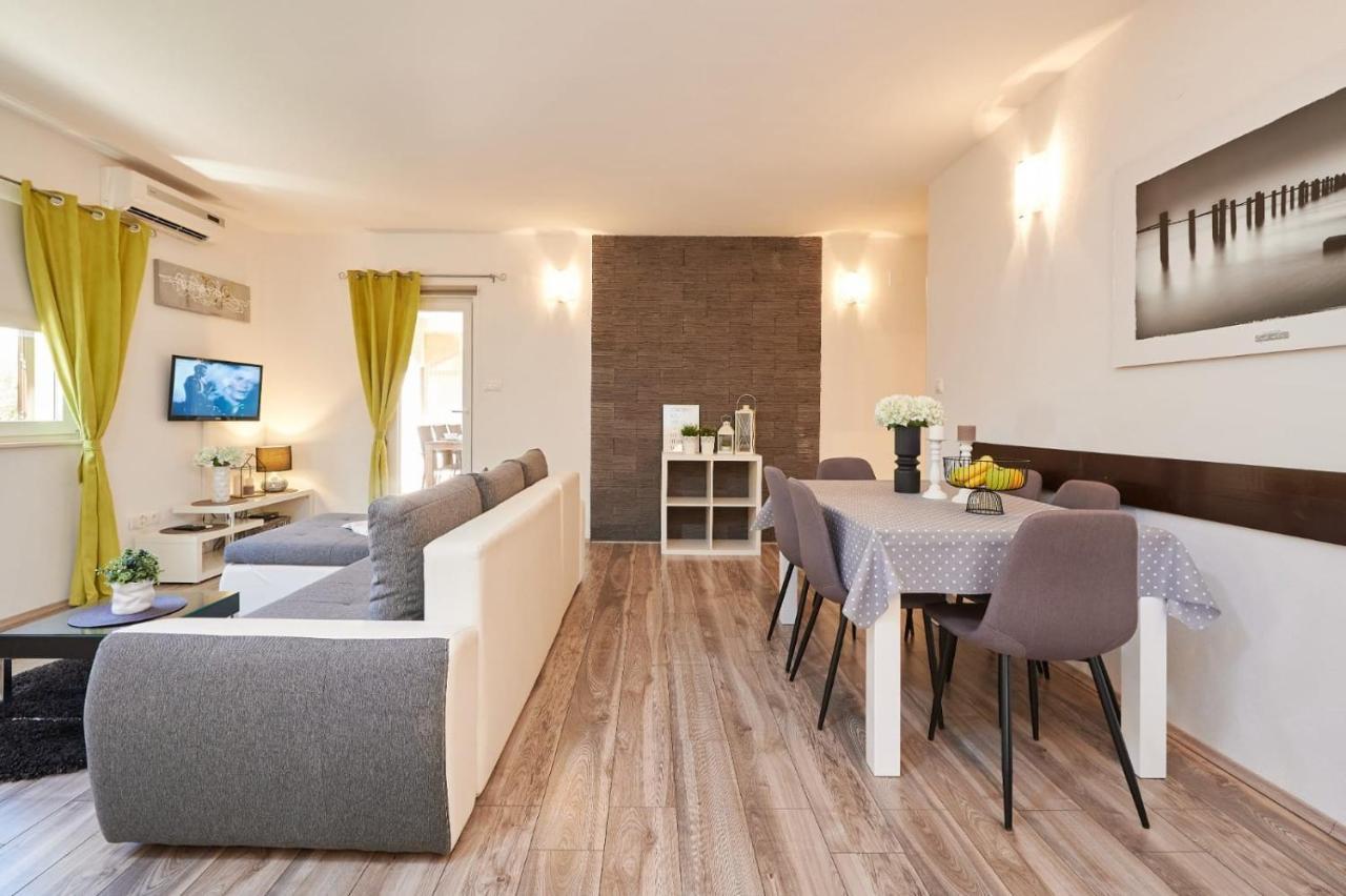 Villa Demonta Трогир Екстериор снимка