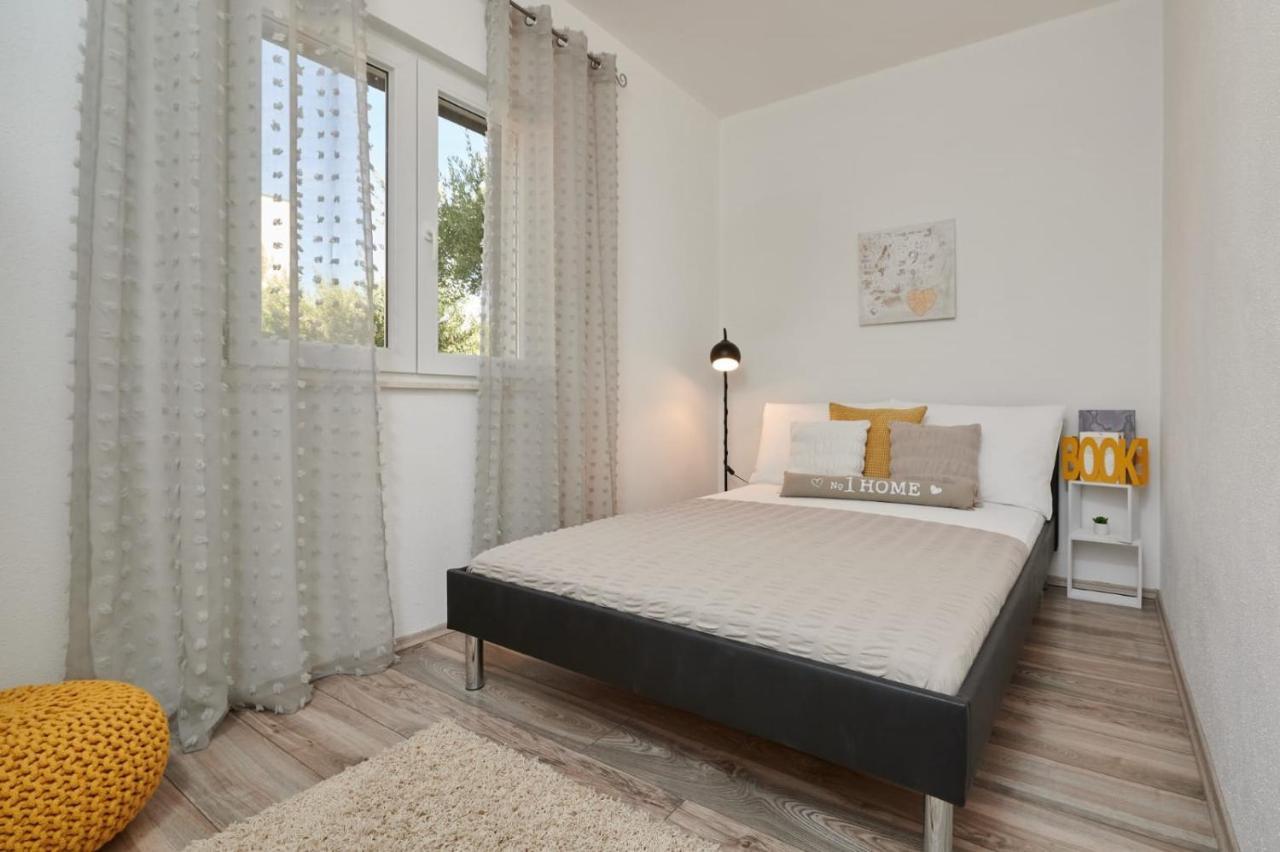 Villa Demonta Трогир Екстериор снимка